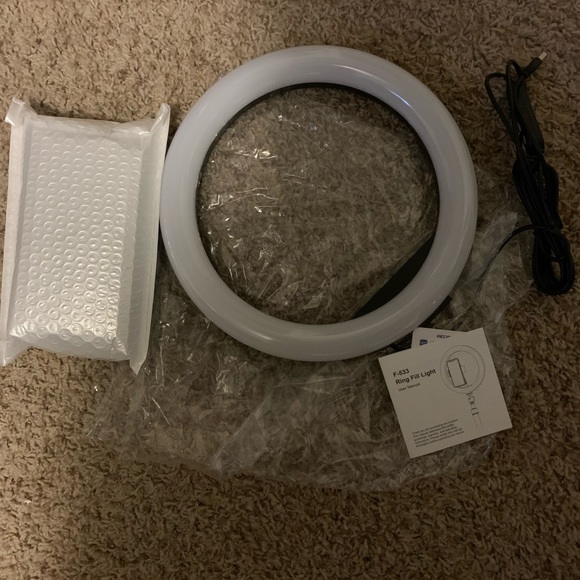 Letscom F-533 Ring Fill Light - Picture 3 of 4